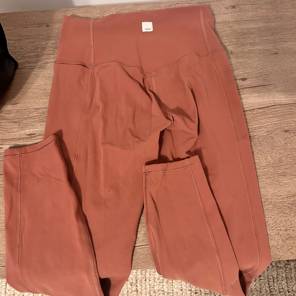 Pocket studio leggings.